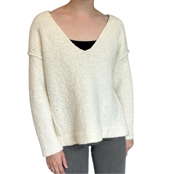 Free People Sweater V-Neck White Knit Alpaca Boho Oversized Fall Size Small - Picture 1 of 7